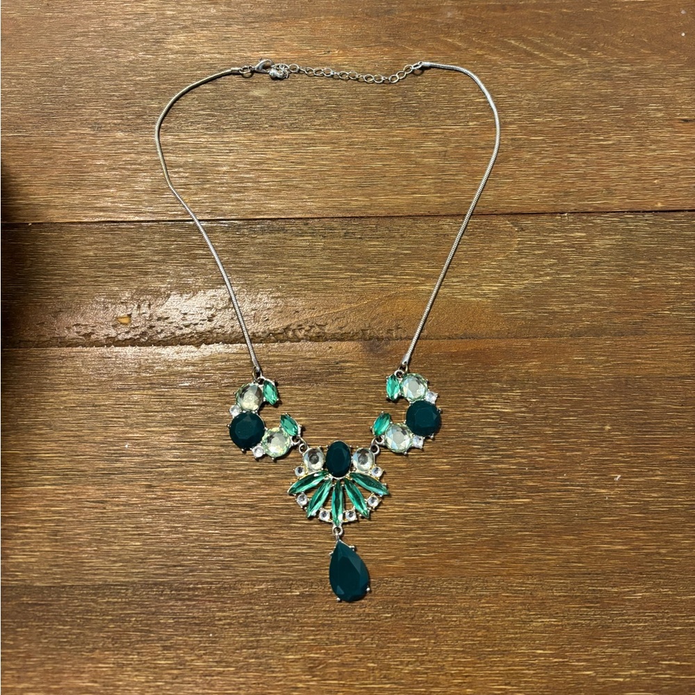 Elegant Green and Silver Necklace